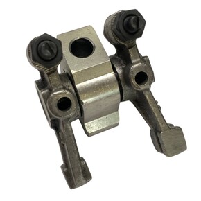 Коромысла впускного и выпускного клапана в сборе с кронштейном 178F